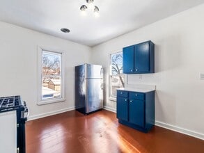 937 Thomas Ave W in St. Paul, MN - Building Photo - Building Photo