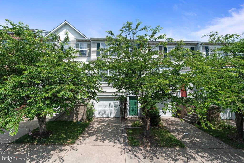 8837 Hawthorne Ct in Ellicott City, MD - Building Photo