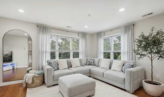 2424 Lyndale Ave S in Minneapolis, MN - Building Photo