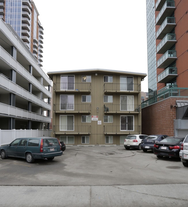 826 15th Ave SW in Calgary, AB - Building Photo