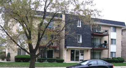 Mobile Avenue Apartments in Oak Lawn, IL - Building Photo - Building Photo