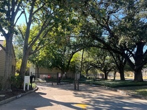 10047 Westpark Dr, Unit 46 in Houston, TX - Foto de edificio - Building Photo