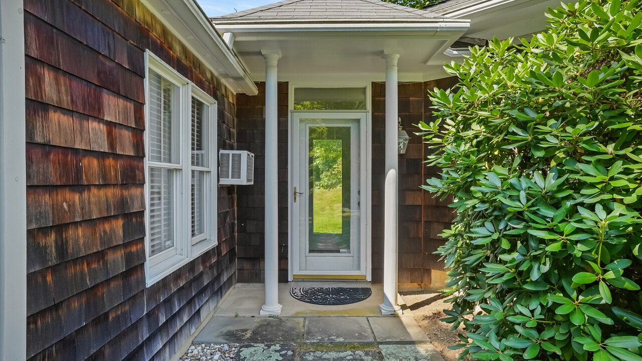 106 Spoonwood Rd in Wilton, CT - Building Photo