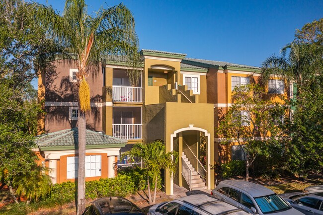 Club Mira Lago Apartments