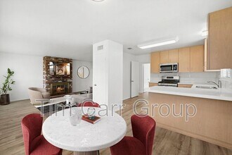 375 Woodland Pl in Costa Mesa, CA - Building Photo - Building Photo