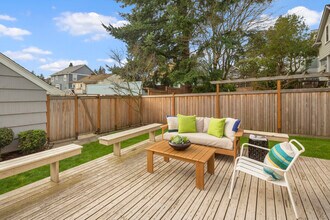 711 N 68th St in Seattle, WA - Building Photo - Building Photo