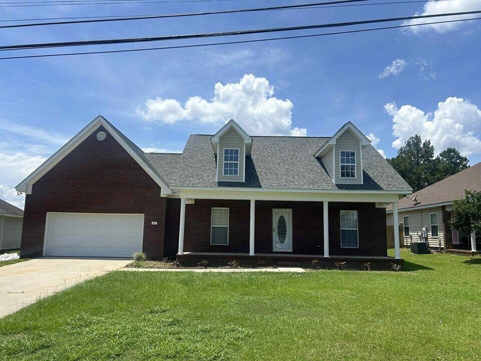 47 Miller St in Cowarts, AL - Building Photo