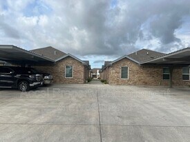 825 S Mississippi St in Alton, TX - Building Photo