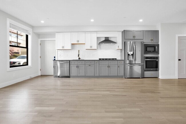 33 Leyden St in Boston, MA - Building Photo - Building Photo