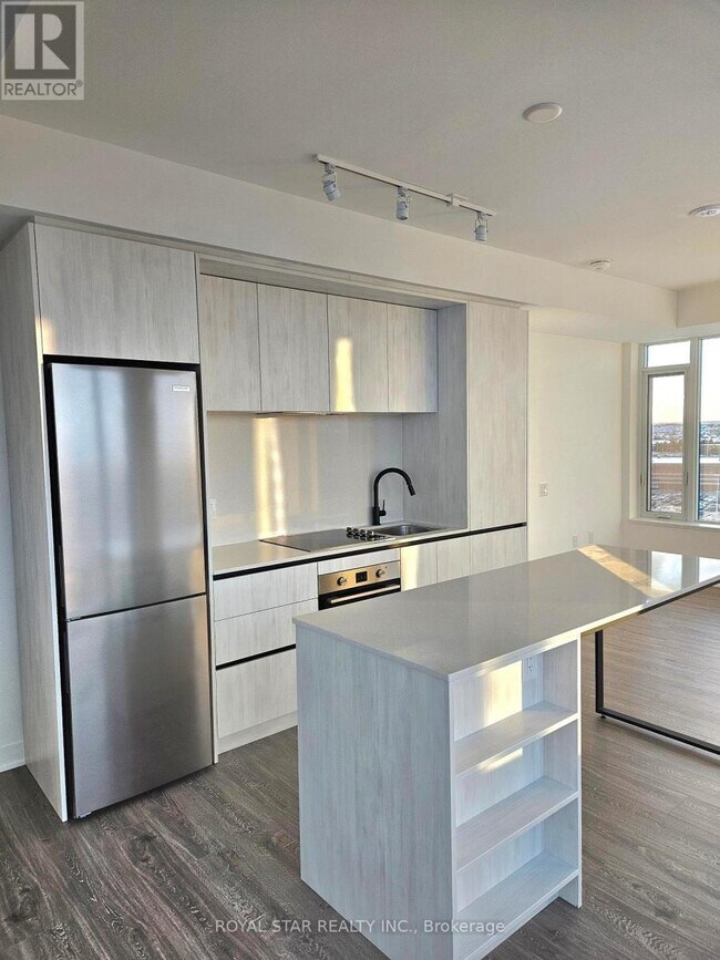 2495 Eglinton Ave W in Mississauga, ON - Building Photo - Building Photo