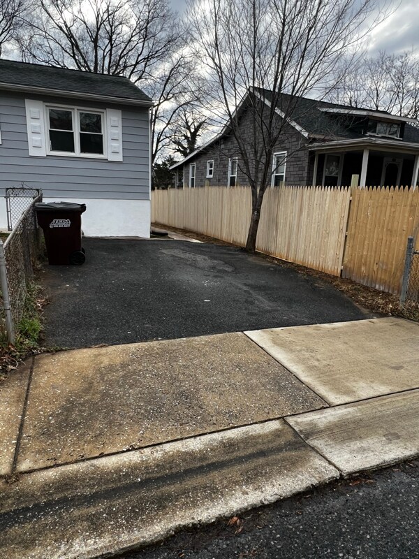 5407 Quintana St in Riverdale, MD - Foto de edificio - Building Photo