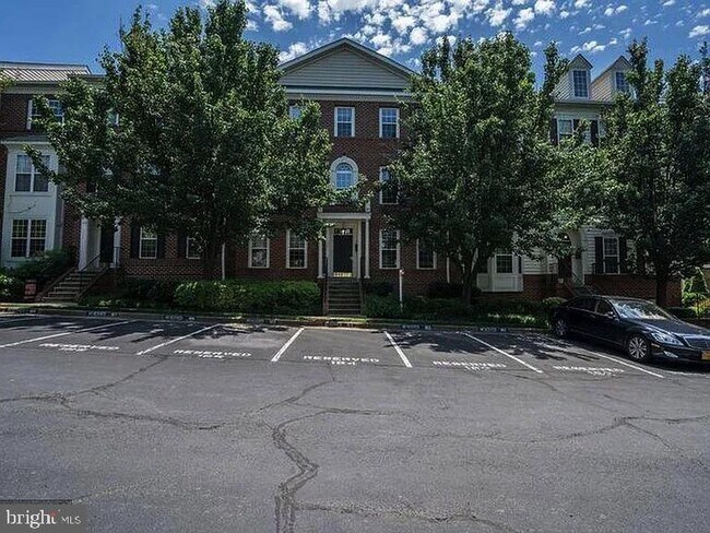 1591 Leeds Castle Dr in Vienna, VA - Building Photo - Building Photo