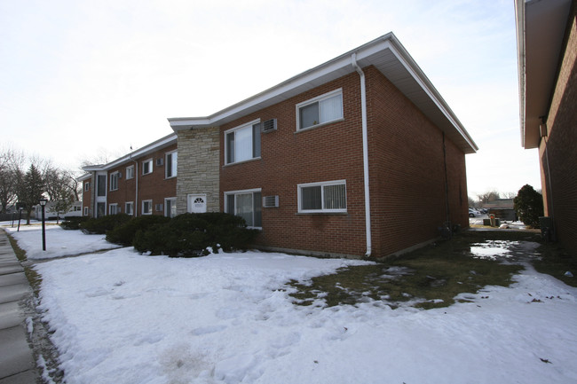 Ridgewood Apartments in Lansing, IL - Building Photo - Building Photo