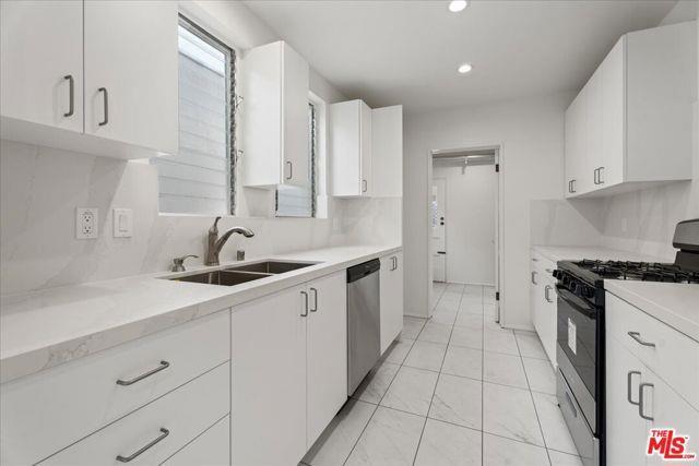 205 S Reeves Dr in Beverly Hills, CA - Building Photo