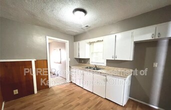 3209 SE California Ave in Topeka, KS - Building Photo - Building Photo