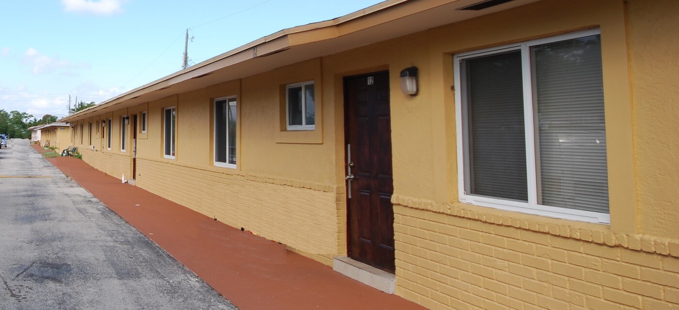 2820 Avenue S in Riviera Beach, FL - Foto de edificio