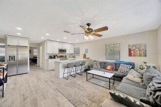 5643 Dartmouth Ave N in St. Petersburg, FL - Building Photo - Building Photo
