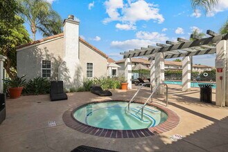 Country Villas in Oceanside, CA - Building Photo - Building Photo