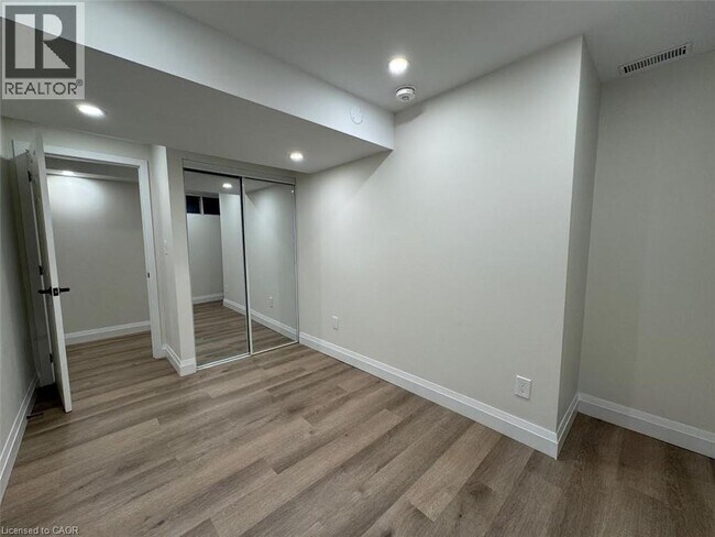 92 Connelly Dr in Kitchener, ON - Building Photo - Building Photo
