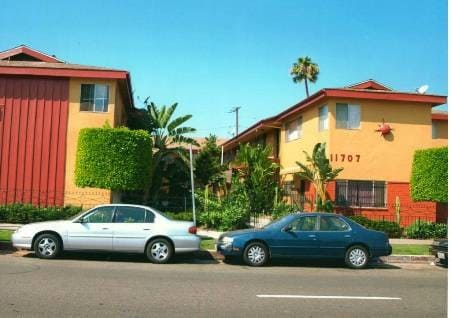 11707 S Vermont Ave, Unit #4 in Los Angeles, CA - Building Photo - Building Photo