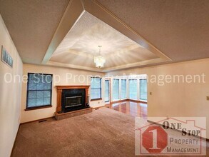 1424 NW Foxboro Rd in Blue Springs, MO - Foto de edificio - Building Photo