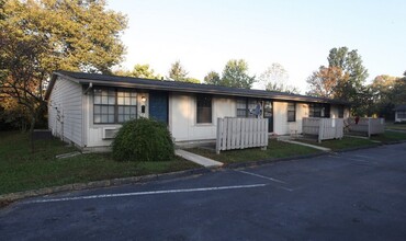 Hamilton Court Apartments in Columbus, OH - Building Photo - Building Photo