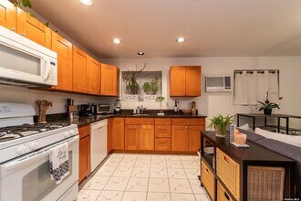 680 W Beech St-Unit -B in Long Beach, NY - Building Photo - Building Photo