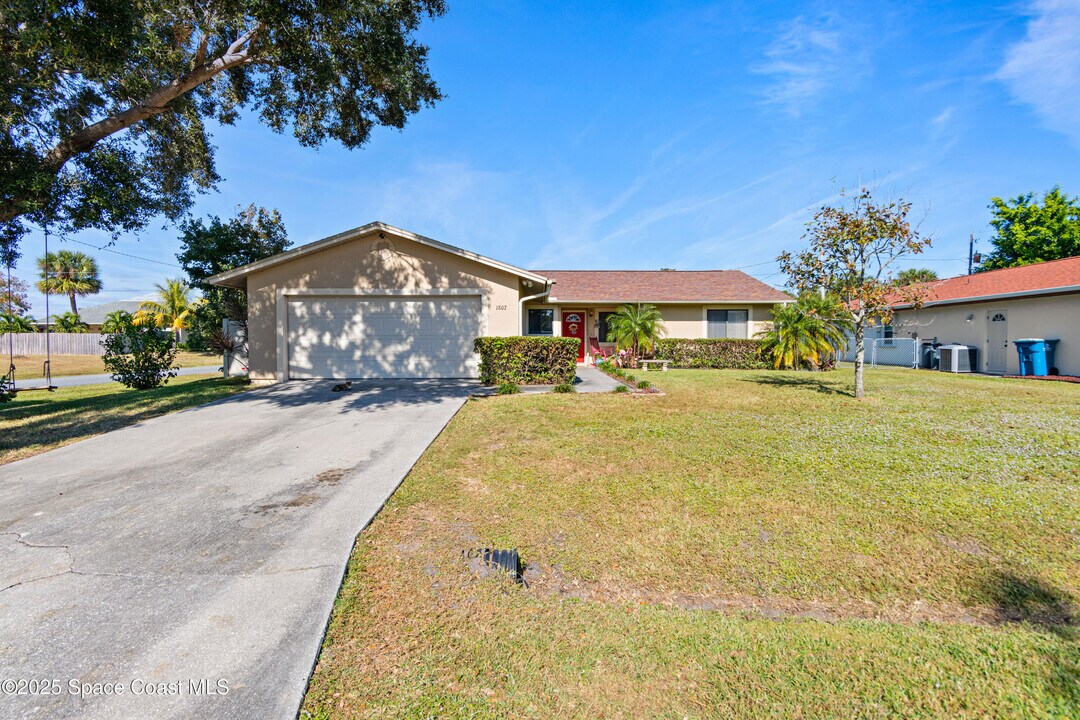1807 Glenwood St NE in Palm Bay, FL - Building Photo
