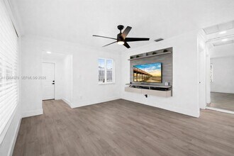 5721 SW 38th Ct in Davie, FL - Building Photo - Building Photo