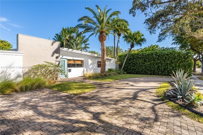 property at 1965 Alamanda Dr
