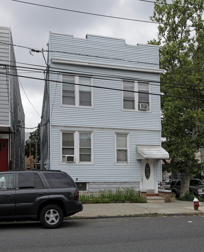 585 Avenue A in Bayonne, NJ - Building Photo - Building Photo