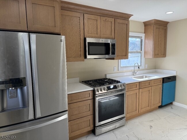 595 Elm Ave in Saddle Brook, NJ - Building Photo - Building Photo