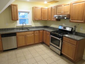 102 Sycamore St in Somerville, MA - Foto de edificio - Building Photo