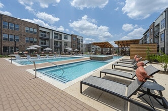 Lenox Grand West in Katy, TX - Foto de edificio - Building Photo