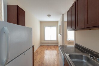 636 W Cornelia Ave, Unit J00W in Chicago, IL - Building Photo - Building Photo