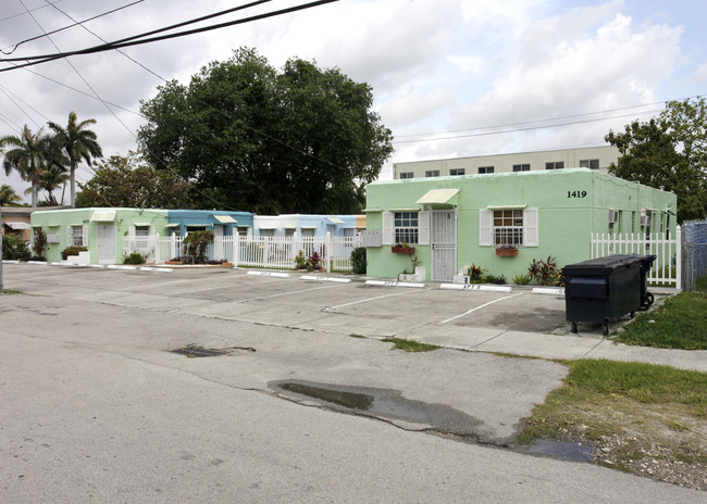 1405-1419 NE 110th Ter in Miami, FL - Foto de edificio - Building Photo