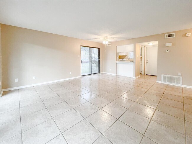15919 Golf Club Dr-Unit -111 in Crosby, TX - Building Photo - Building Photo