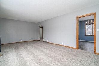 1708 2nd Ave N in Grand Forks, ND - Building Photo - Building Photo