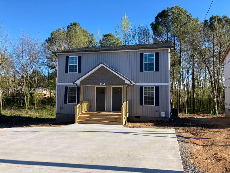 107 Buster Ln in Tunnel Hill, GA - Foto de edificio