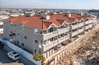 1051 Oceanfront in Long Beach, NY - Foto de edificio - Building Photo