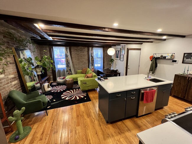 238 Saint James Pl, Unit Ground floor