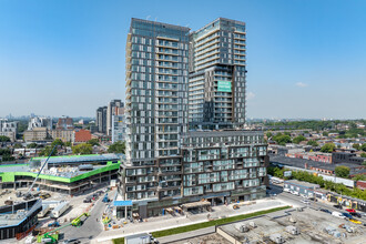 Galleria III in Toronto, ON - Building Photo - Building Photo