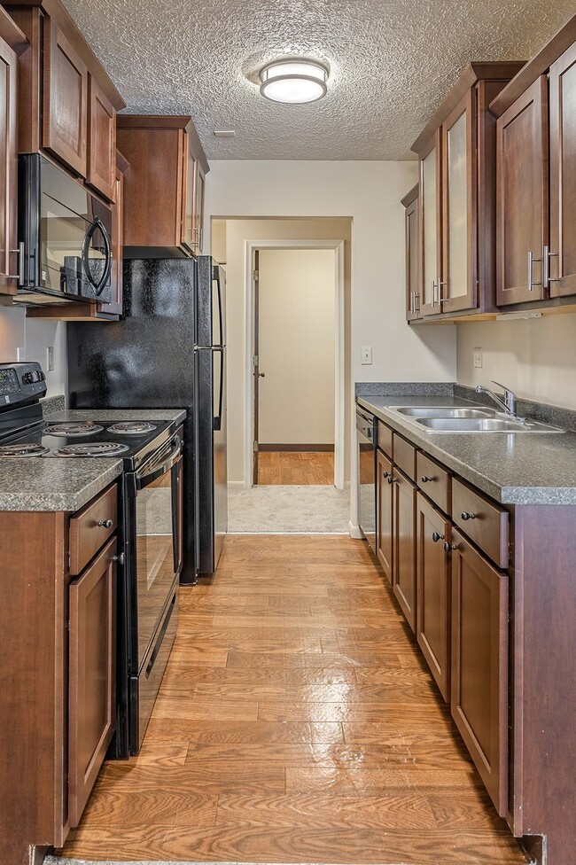 Delta Square Apartments - Lansing, MI in Lansing, MI - Building Photo - Building Photo