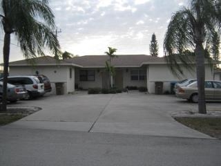 4803 Triton Ct E in Cape Coral, FL - Foto de edificio