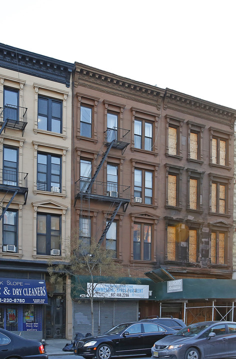 263 Flatbush Ave in Brooklyn, NY - Building Photo