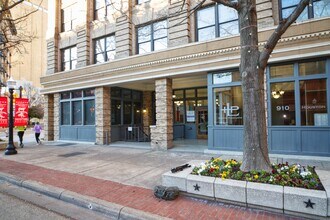 Houston Place Lofts in Fort Worth, TX - Building Photo - Building Photo