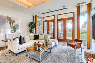 2238 Stradella Rd in Los Angeles, CA - Building Photo - Building Photo