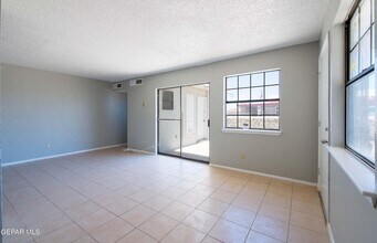 10824 Ivanhoe Dr in El Paso, TX - Foto de edificio - Building Photo