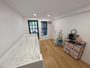 661 Decatur St, Unit 1 in Brooklyn, NY - Foto de edificio - Building Photo