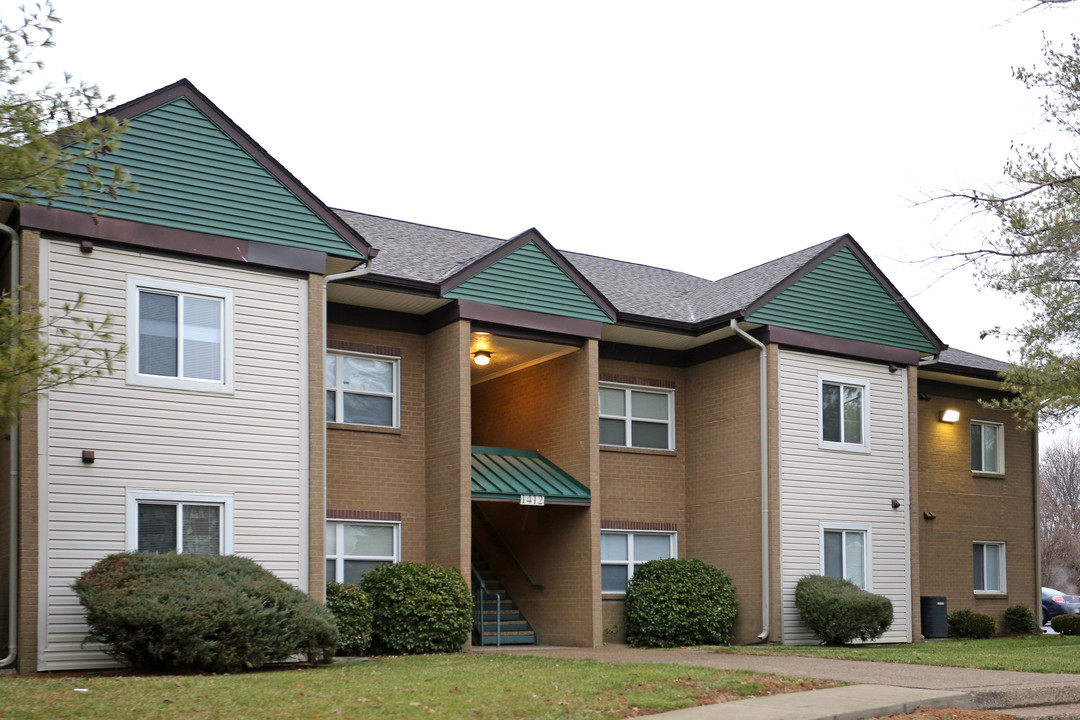 Meadows at Green Tree in Clarksville, IN - Foto de edificio